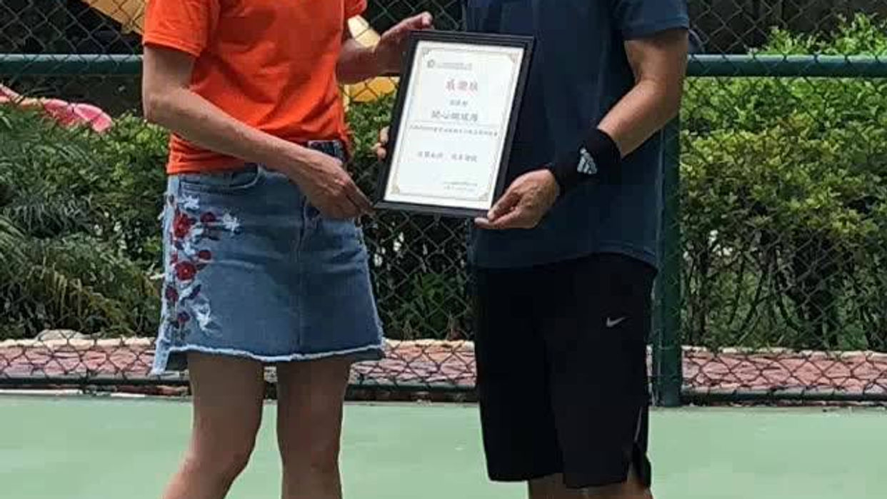 【 2018 網羅愛心救助毛小孩】

🎾由🐾人人流浪狗澳門義工團🐾舉辦網羅愛心救助毛小孩2018終於在周日完滿舉行，參與活動之網球愛好者非常踴躍，活動邀請了關偉霖先生親臨現場作開球禮🎾嘉賓，同時亦得到【 開心網球隊】【 夢幻隊】【 陽光隊】【 黑沙幫】 齊來參與同時亦非常感謝網球教練AJ 安排所有賽事，活動合共籌得善款$54,070.00 是次活動得以成功舉辦全賴一眾愛心人士合力才能成功！ 

💪活動目的最終希望能夠帶出社會各界階層人士宣揚愛護動物理念，用生命感染生命！ 讓愛...